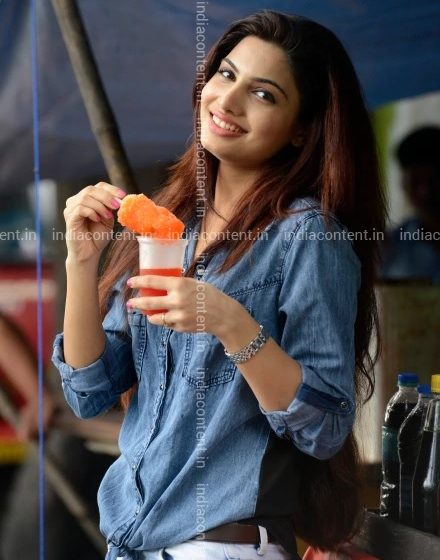 Buy Images of Avani Modi, Avani Modi Images, Photos or Pictures Online